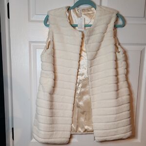 NWT Mia & Tess Women's Cream Faux Fur Vest